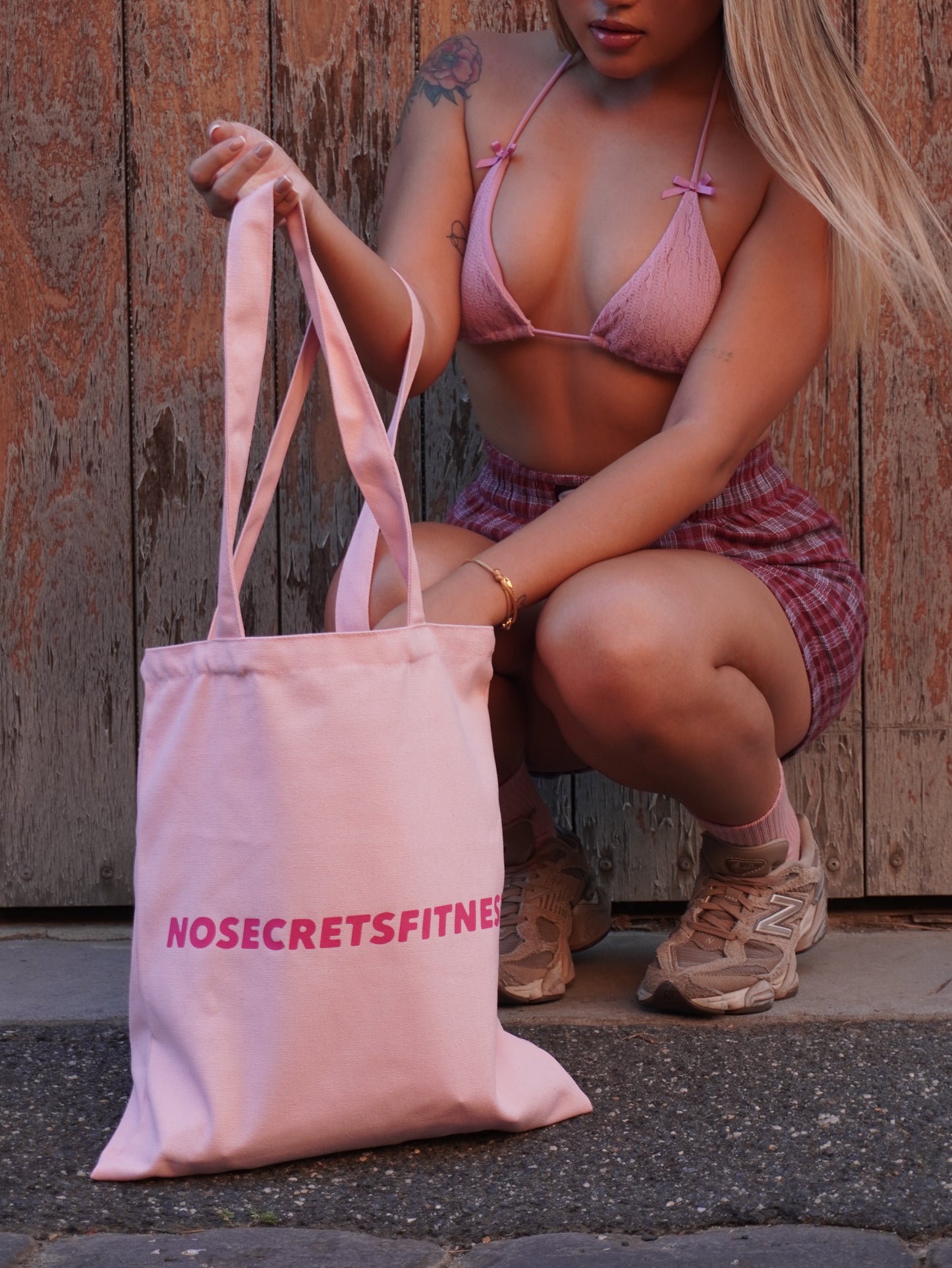 ESSENTIALS PINKY VALENTINE