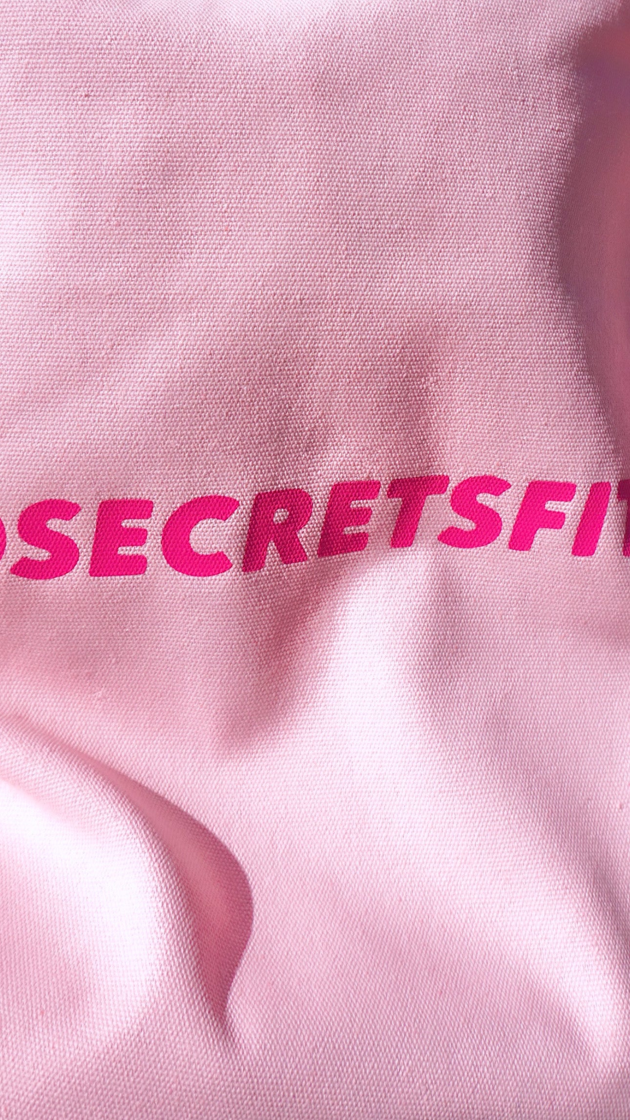 ESSENTIALS PINKY VALENTINE